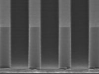 レジストパターン形状：+4μm