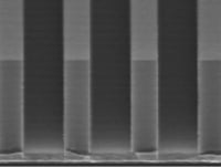 レジストパターン形状：-4μm